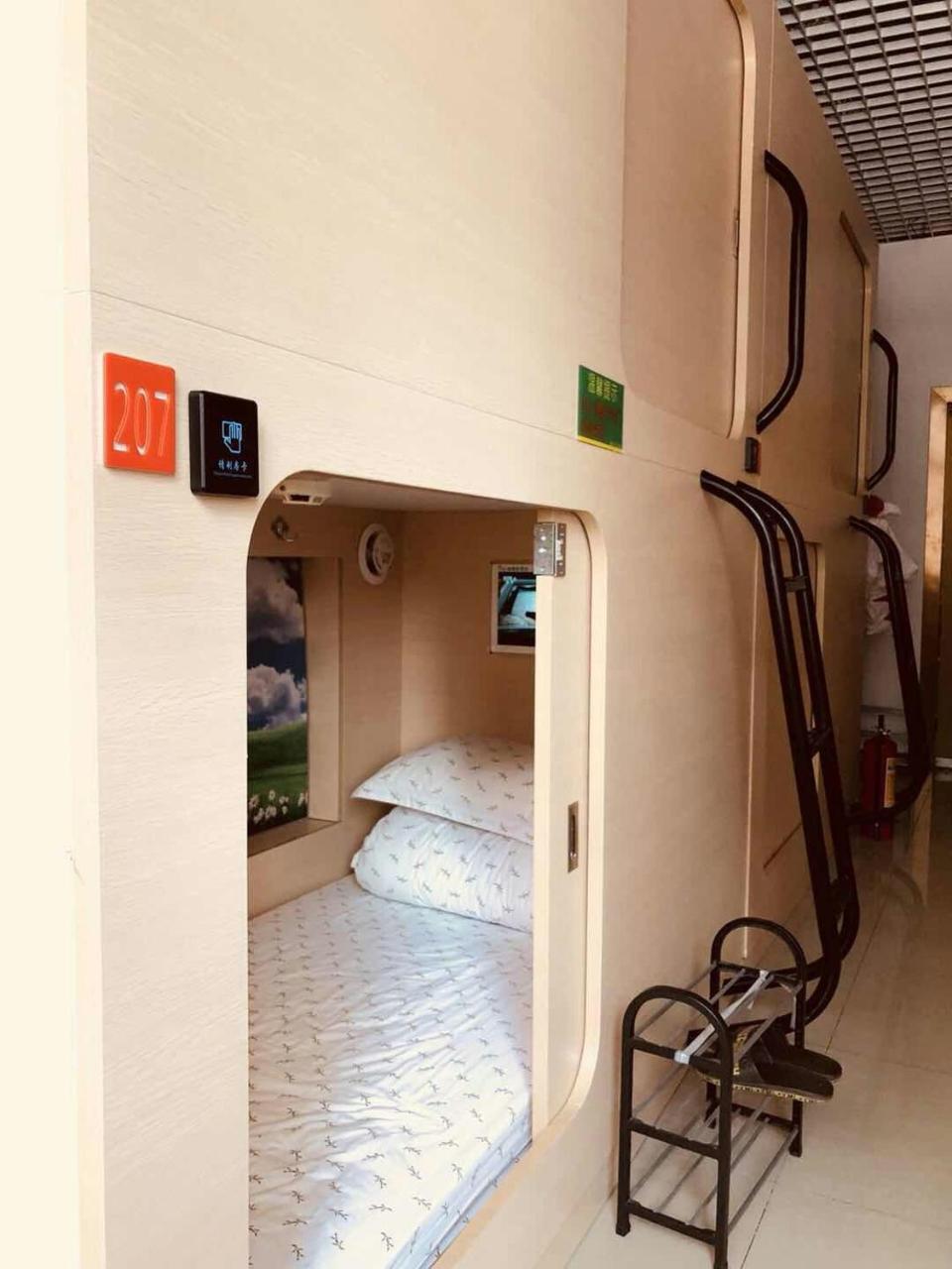 The Olive Tree Capsule Hostel Шънджън Екстериор снимка